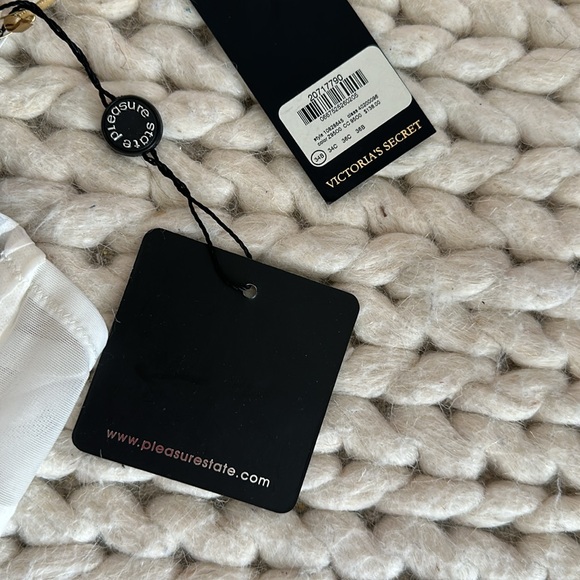 Victoria Secret Designer Collection Bra size 34B - Picture 4 of 6